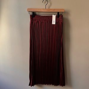 pleated skirt